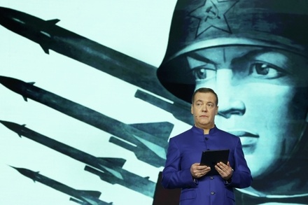 Дмитрий Медведев призвал снимать российское кино о войне