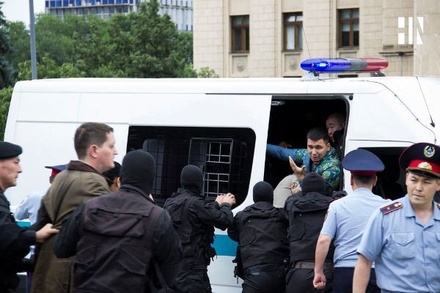 МВД Казахстана подтвердило задержание 100 человек в Нур-Султане и Алма-Ате