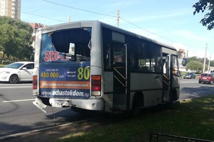 В Петербурге семь человек пострадали в аварии с двумя автобусами