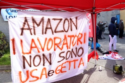 В Италии 30 тысяч сотрудников компании Amazon начали забастовку