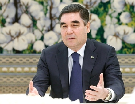 В честь 62-летия президента Туркмении правительственная газета напечатала поэму о нём