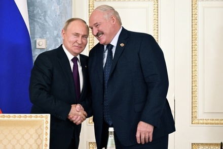 Лукашенко поздравил Путина с победой на президентских выборах в России