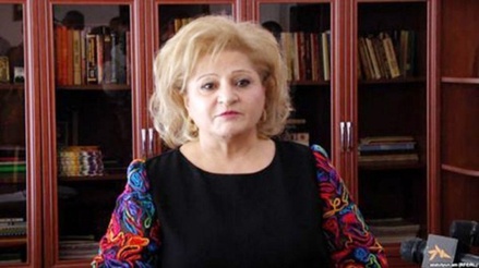 В Ереване уволилась директор школы, не пускавшая учеников на митинги
