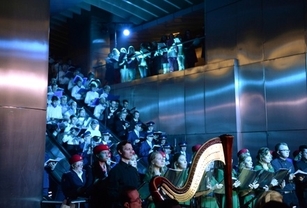 Более 500 человек послушали оперу на эльфийском языке в московском метро