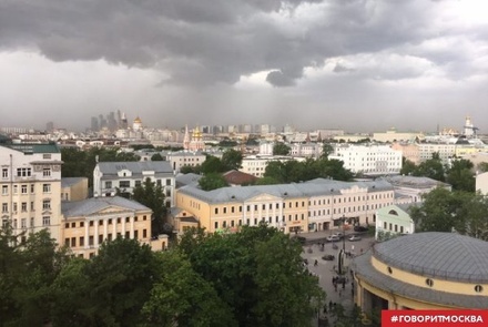 Очевидцы сообщают о последствиях урагана в Москве 