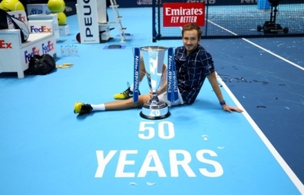 Владимир Путин поздравил теннисиста Медведева с победой на турнире АТР