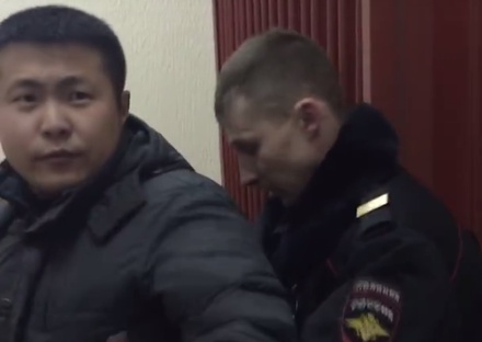 Череповецких полицейских проверят после грубого задержания покупателей на рынке