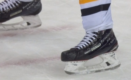 Евгений Малкин вышел на матч в НХЛ в коньках с надписью «Магнитогорск, мы с тобой»