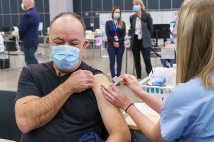 В Госдуме объяснили низкие темпы вакцинации в РФ