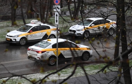 Московских таксистов обязали дезинфицировать машину после каждого заказа