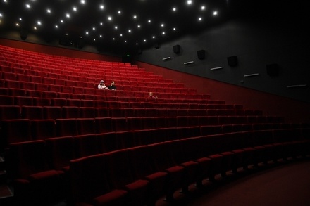 Кинотеатры в Москве заработают не раньше августа