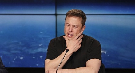 Акции Tesla  упали на 5% после шутки Илона Маска о банкротстве компании
