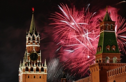 В Москве в новогодних гуляниях приняли участие почти 3 млн человек