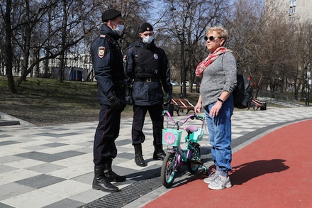 В Москве за прогулки с детьми обещают штрафовать