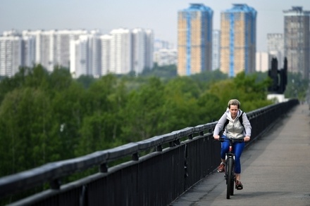 Власти Москвы назвали обязательным ношение маски при езде на велосипеде и самокате