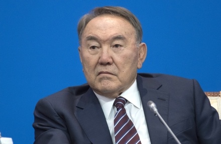 Назарбаев: необходимо перераспределить функции между президентом и парламентом