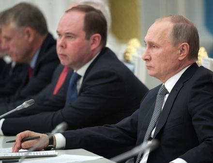 Путин поручил ужесточить правила торговли спиртосодержащей продукцией