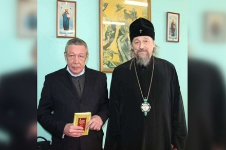 Михаил Ефремов попросил митрополита Белгородского подарить ему молитвослов