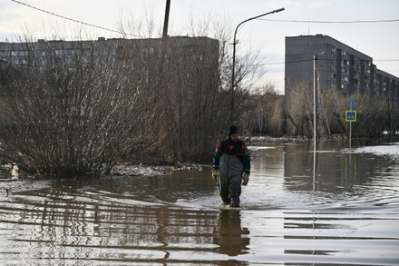 В МЧС сообщили о снижении уровня воды в реке Урал в районе Орска