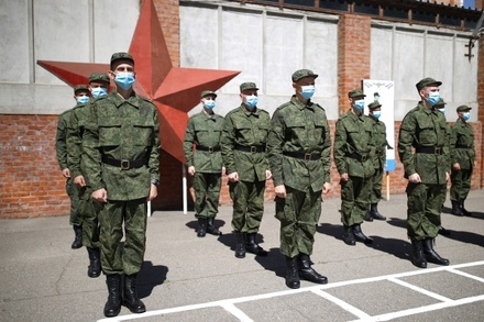 СМИ узнали о планах Минфина сократить 100 тыс. должностей в российской армии