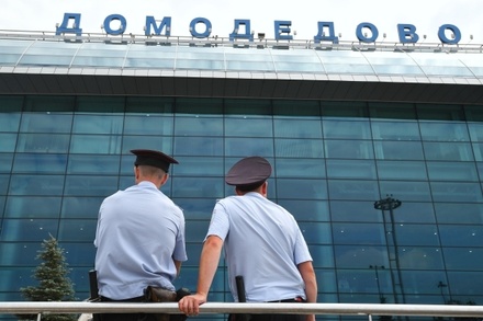 СМИ сообщают о  проверке двух самолётов в Домодедове из-за угрозы взрыва