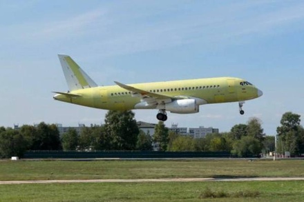 В Минпромторге сообщили о первом полёте импортозамещённого самолёта SJ-100