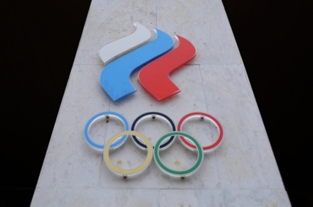 Российские спортсмены выступят на Олимпиадах под флагом и эмблемой ОКР