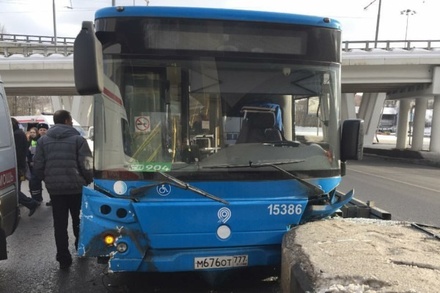 Три пассажира автобуса пострадали в ДТП на северо-западе Москвы