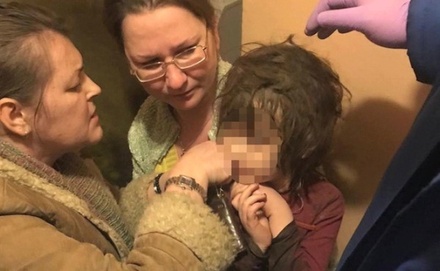 Детский омбудсмен рассказала о состоянии запертой в московской квартире девочки
