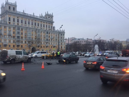 Авария на Тверском путепроводе парализовала движение из центра Москвы до метро «Белорусская»