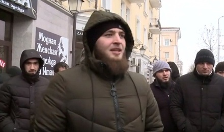 В Грозном группа молодых людей пригрозила выгнать Собчак из Чечни