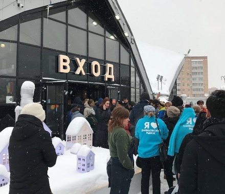 Неизвестные распылили газ на территории Даниловского рынка в Москве