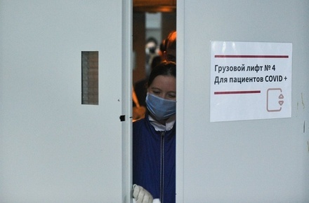 Власти сообщили о выходе Петербурга на плато эпидемии