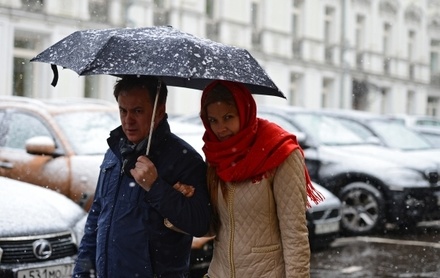 Порывистый ветер и мокрый снег ожидают москвичей в среду