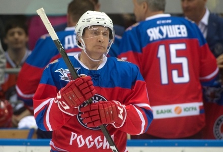 Владимир Путин забросил шайбу в гала-матче Ночной хоккейной лиги