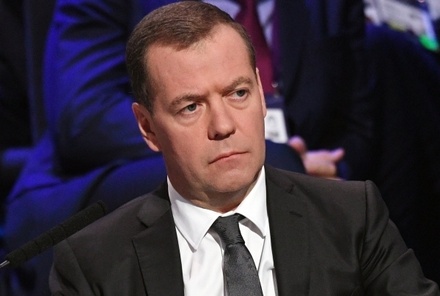 Медведев призвал Британию к сдержанности в оценках по делу Скрипалей