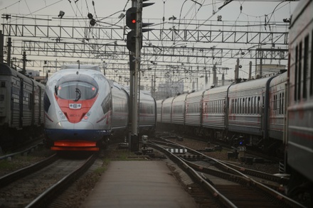 Между Москвой и Петербургом приостановлено движение поездов