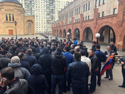 В Армянской церкви в Москве назвали спекуляциями данные о задержании протестующих по просьбе архиепископа