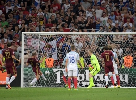 Сборная России по футболу сыграла вничью с командой Англии на Евро-2016