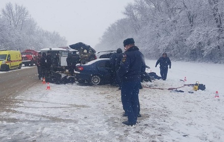 Три человека погибли в ДТП с микроавтобусом в Орловской области