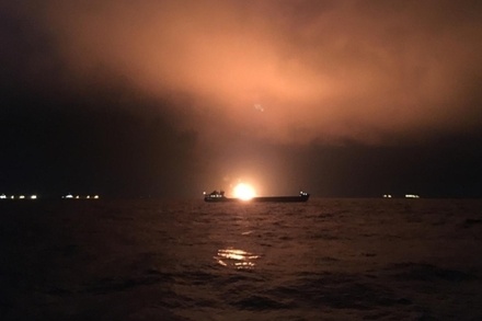 Спасатели начали тушить пожар на танкерах в Чёрном море