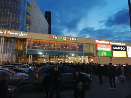 Из торгового центра XL на Дмитровском шоссе Москвы эвакуировали 800 человек