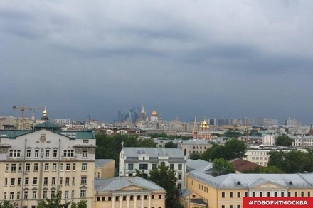 МЧС предупреждает о шквалистом ветре и ливне в Москве в ближайшие часы