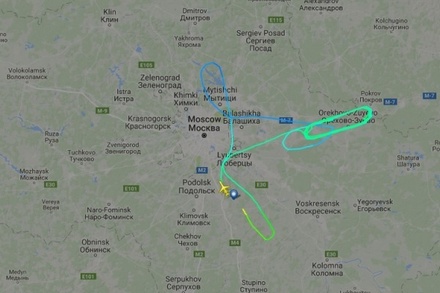 Пассажирский самолёт готовится к экстренной посадке в Домодедове