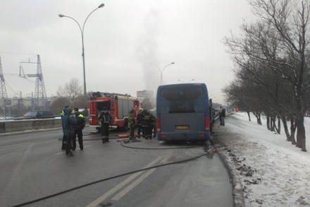 На Волгоградском проспекте загорелся автобус с детьми