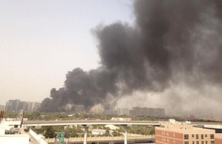 Сильный пожар произошёл на пристани в Дубае