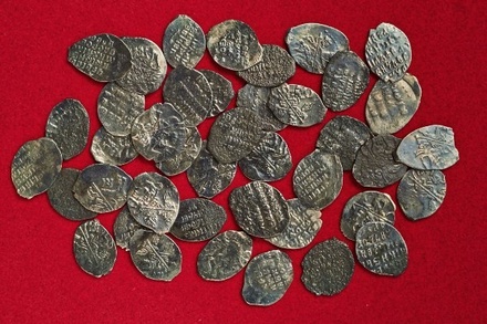 Археологи нашли в Москве монеты XVII века