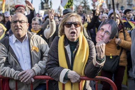 В Барселоне 300 тыс. человек вышли на улицы, требуя освободить каталонских политиков