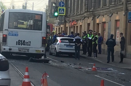 Шесть взрослых и трое детей пострадали в ДТП с маршрутками в Петербурге