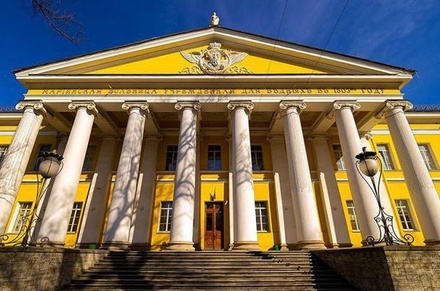 Мариинская больница Петербурга приостановила приём пациентов из-за COVID-19